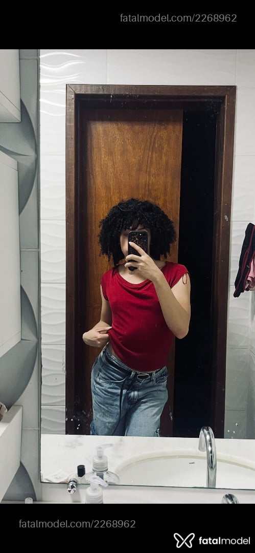 Acompanhante mulher trans morena (o) de olhos castanhos - Nikaa