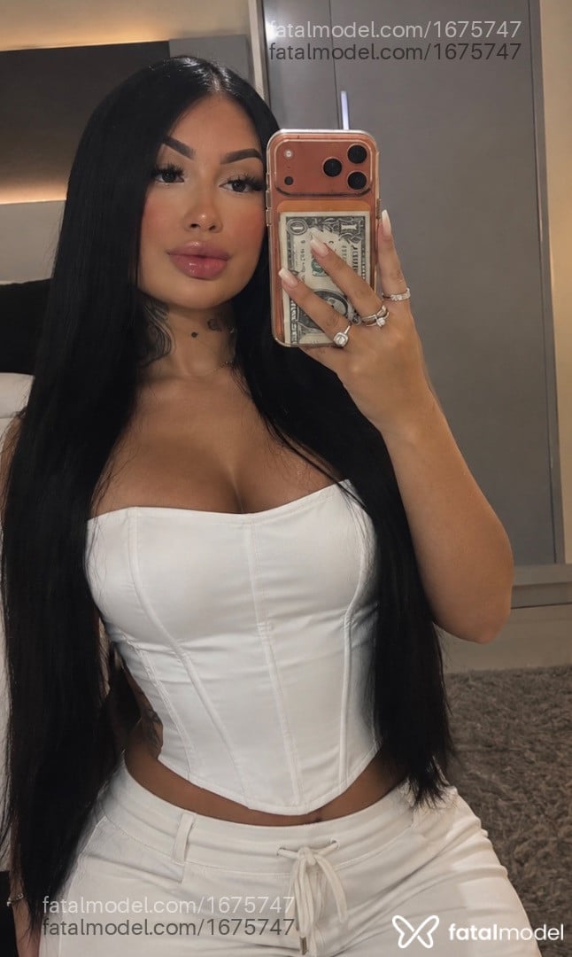 Acompanhante mulher morena (o) de olhos castanhos - Jade
