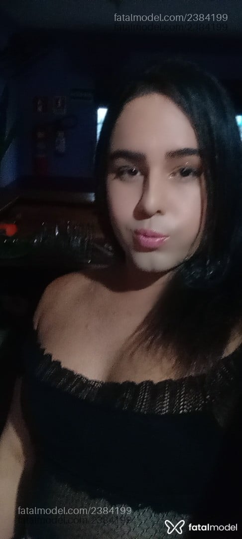 Acompanhante mulher trans morena (o) de olhos pretos - Isis Lima