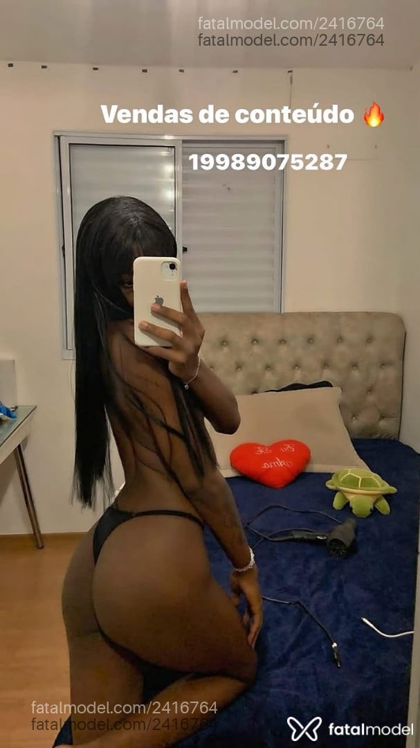 Acompanhante mulher trans morena (o) de olhos pretos - Júlia Frasseti