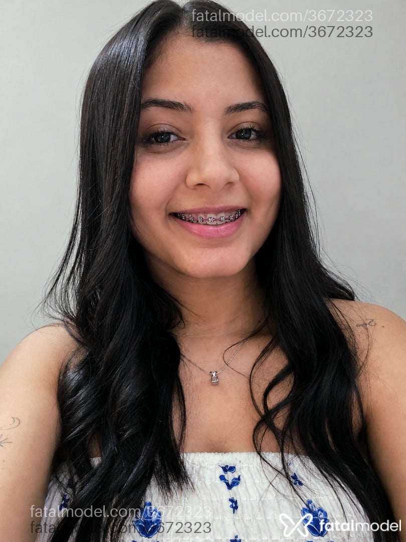 Acompanhante mulher morena (o) de olhos castanhos - Valentina Noir