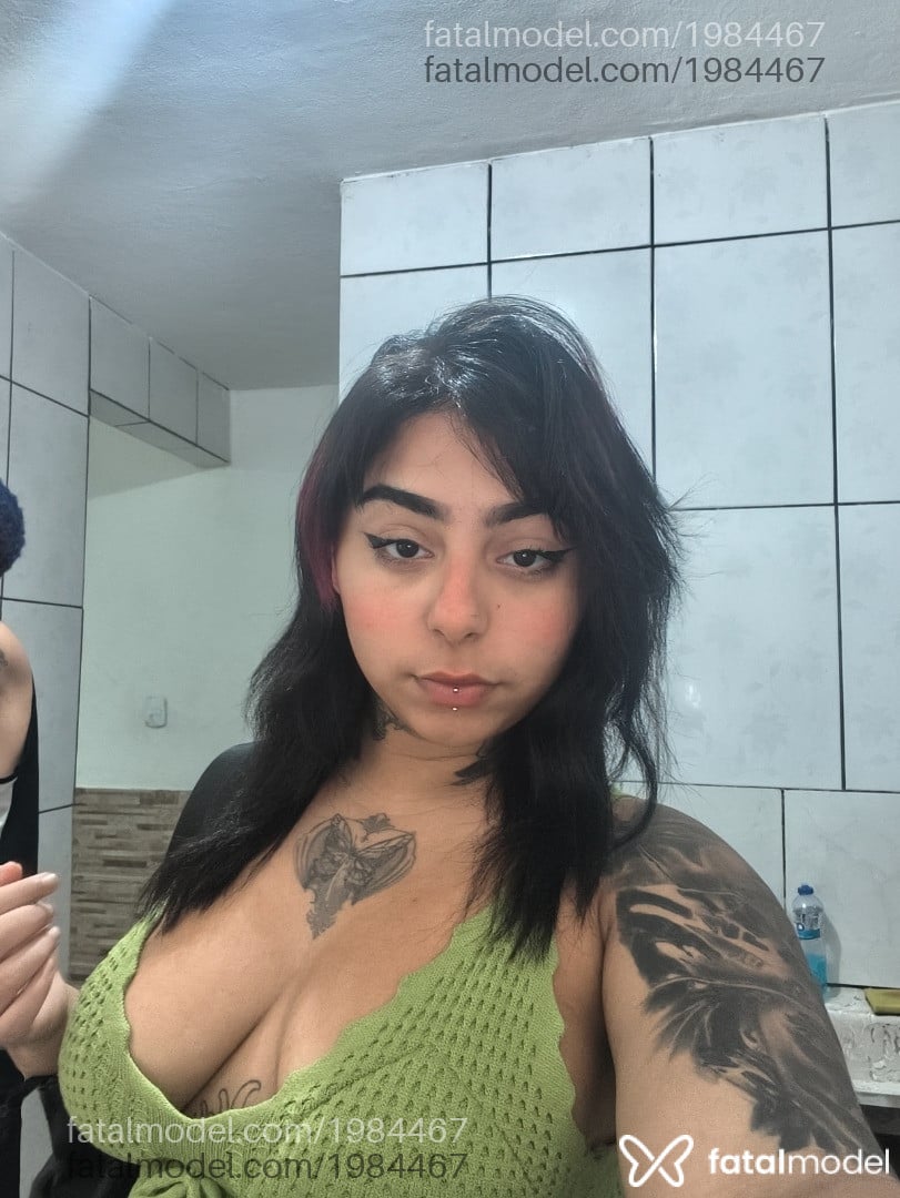 Acompanhante mulher morena (o) de olhos castanhos - Charlotte