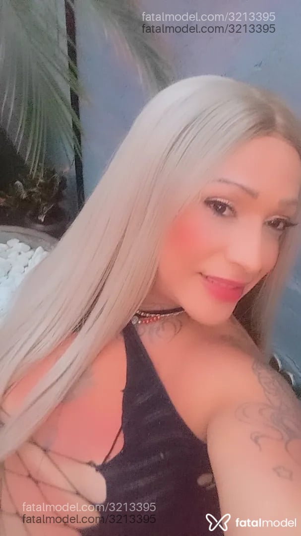 Acompanhante mulher trans com cabelo castanho de olhos castanhos - Shay Dark