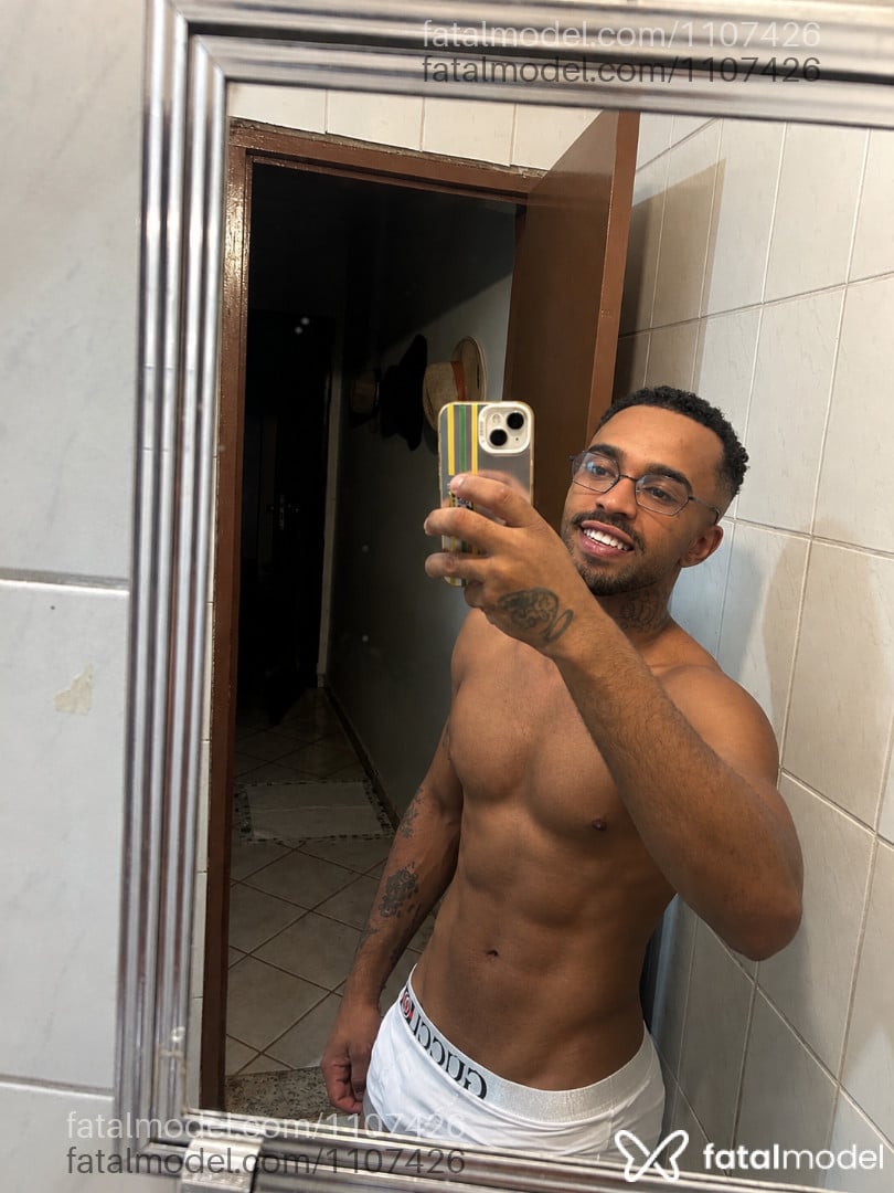Acompanhante homem morena (o) de olhos pretos - Matheus