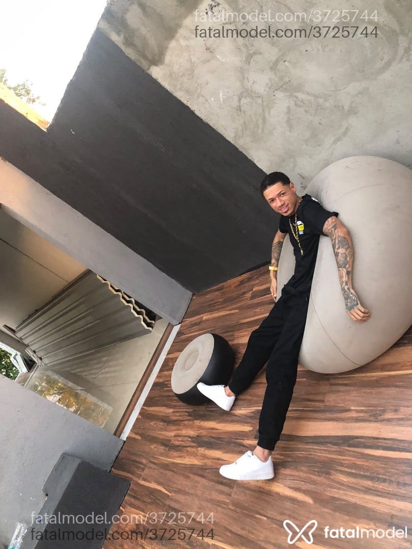 Acompanhante homem com cabelo castanho de olhos castanhos - Marcos Antônio