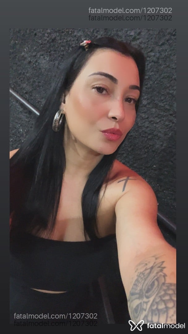Acompanhante mulher com cabelo castanho de olhos castanhos - Gabi