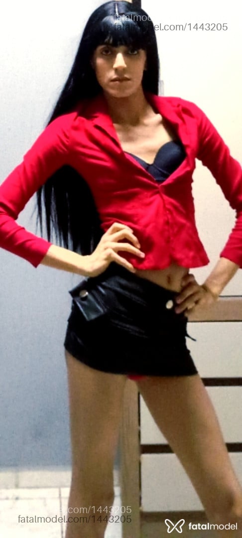 Acompanhante mulher trans morena (o) de olhos pretos - Angel