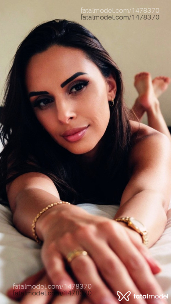 Acompanhante mulher com cabelo castanho de olhos pretos - Fernanda Loren