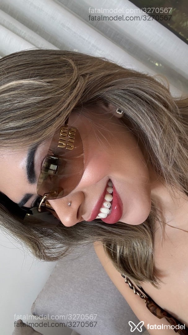 Acompanhante mulher loira (o) de olhos castanhos - Jade Agnelli