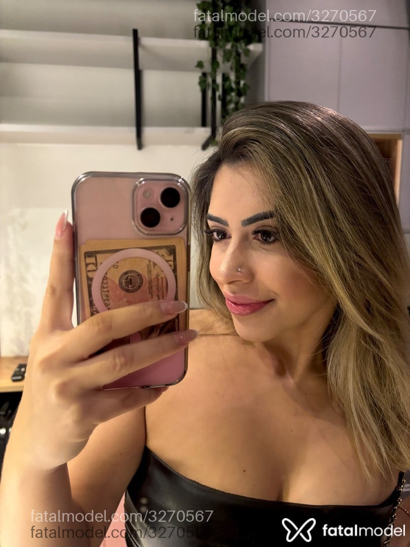 Acompanhante mulher loira (o) de olhos castanhos - Jade Agnelli