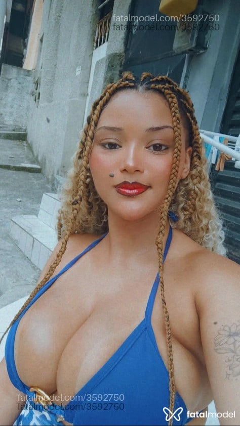 Acompanhante mulher morena (o) de olhos castanhos - Morena