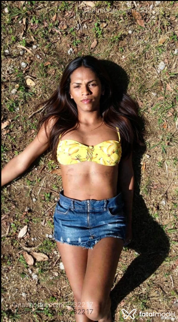 Acompanhante mulher trans loira (o) de olhos pretos - Luana