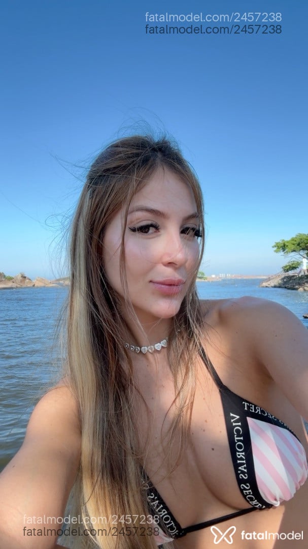 Acompanhante mulher loira (o) de olhos castanhos - Bruna Mendes