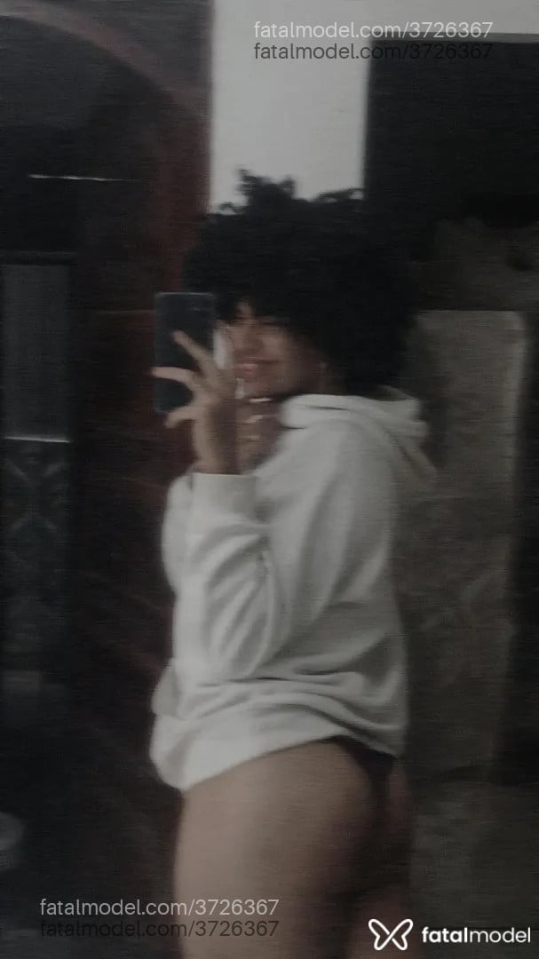 Acompanhante mulher trans com cabelo castanho de olhos castanhos - Cassie