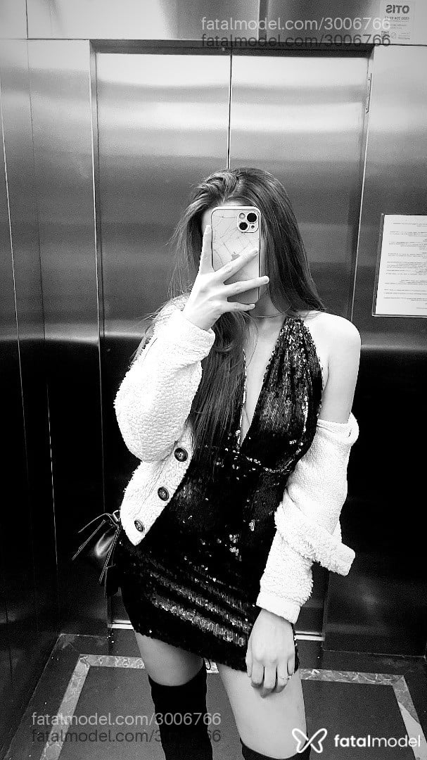 Acompanhante mulher ruiva (o) de olhos castanhos - Jhenifer Victoria