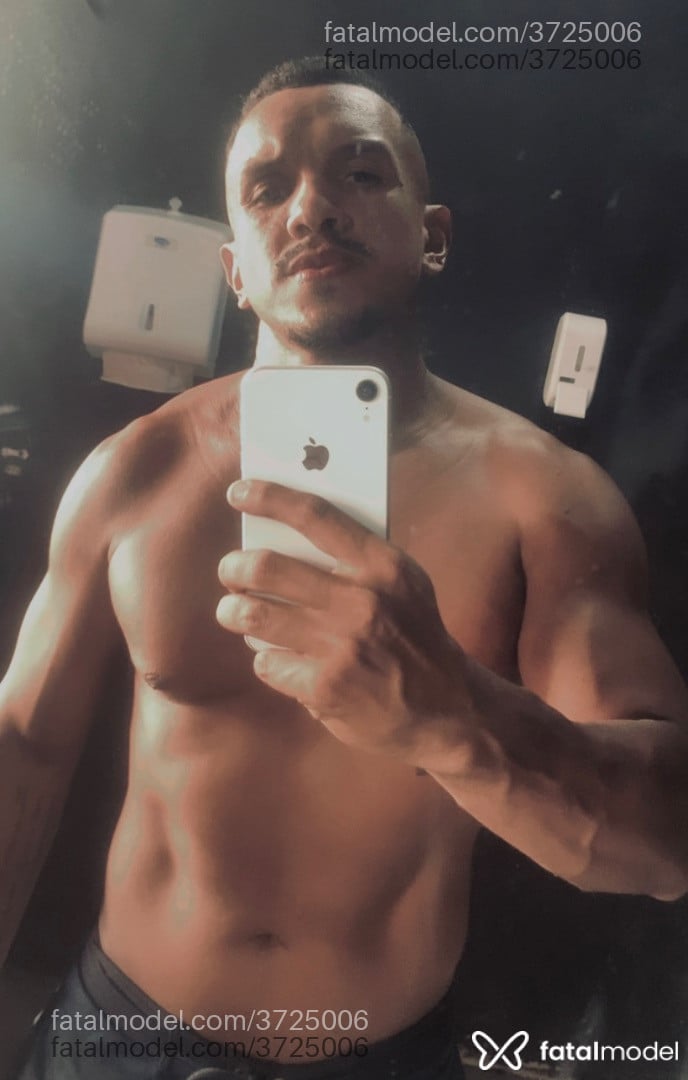 Acompanhante homem morena (o) de olhos pretos - Igor Thompson