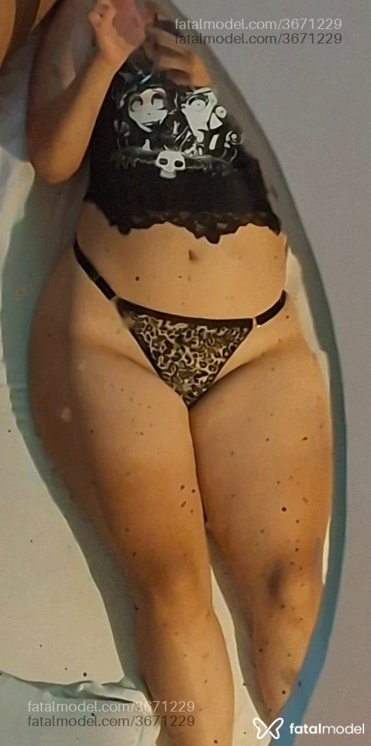 Acompanhante mulher morena (o) de olhos pretos - Angel