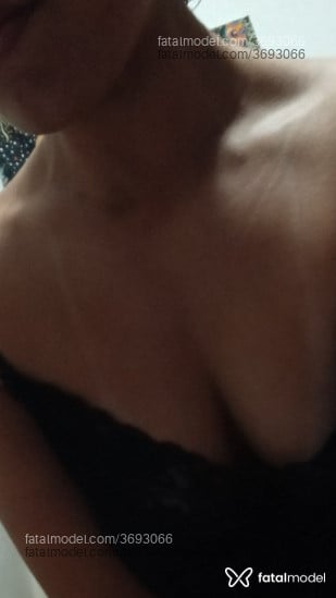Acompanhante mulher morena (o) de olhos castanhos - Monara