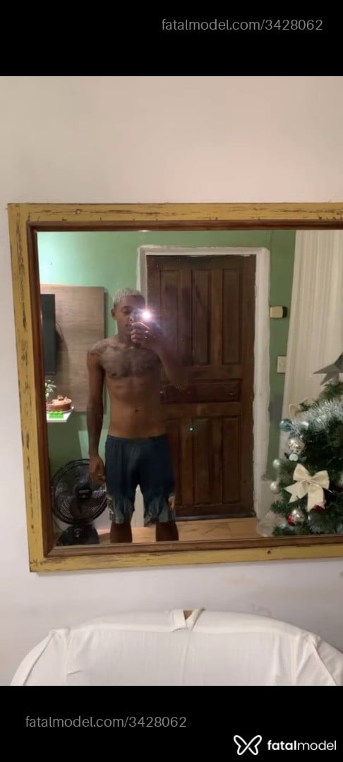 Acompanhante homem com cabelo castanho de olhos castanhos - Arthur Castilhos