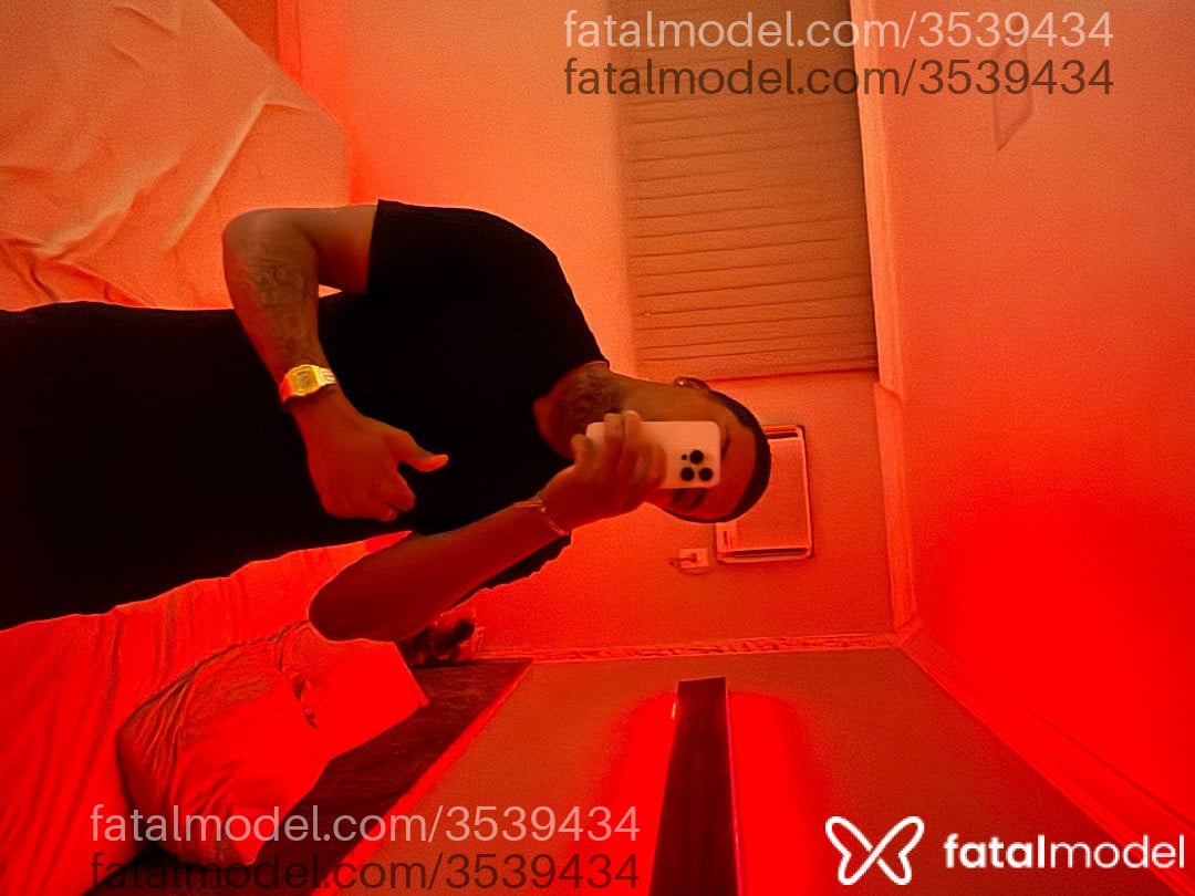 Acompanhante homem com cabelo castanho de olhos castanhos - Ldsoares