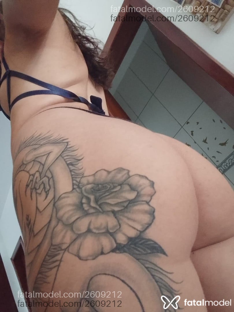 Acompanhante mulher com cabelo castanho de olhos verdes - Laura