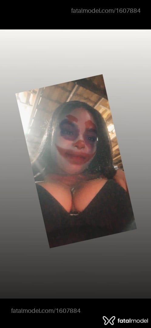 Acompanhante mulher com cabelo castanho de olhos castanhos - Luana Diniz