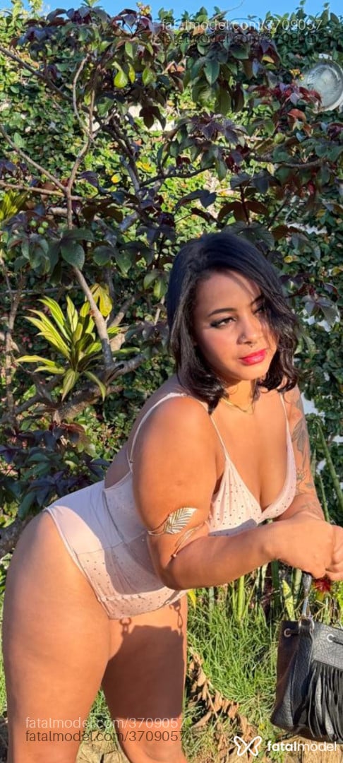 Acompanhante mulher morena (o) de olhos pretos - Bruna