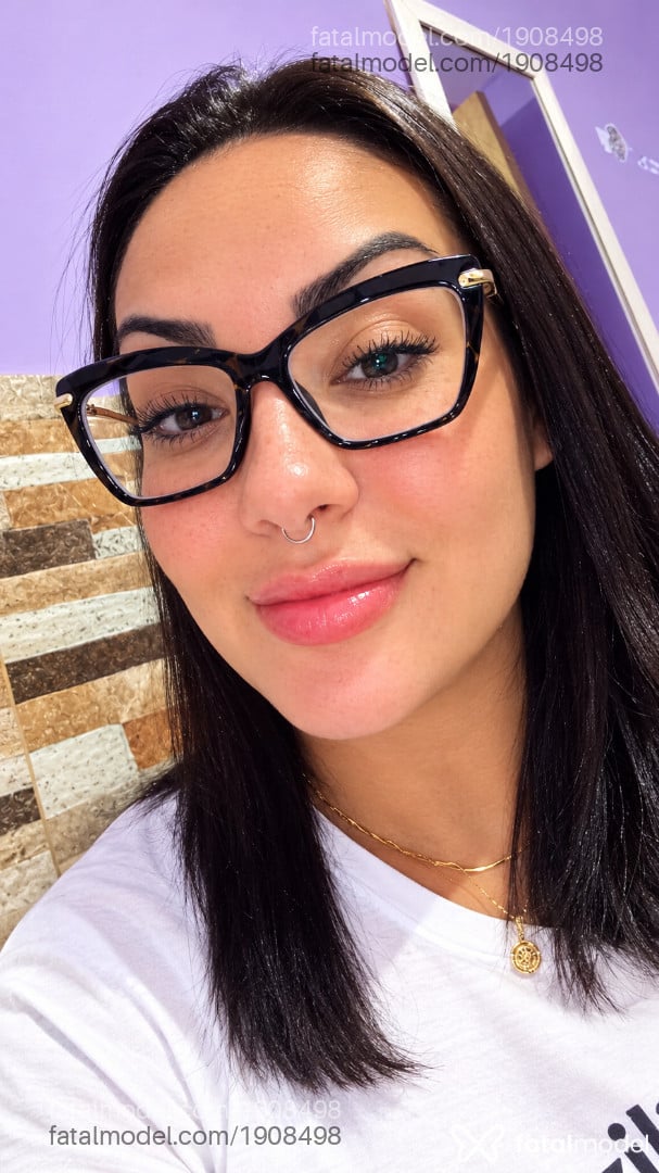 Acompanhante mulher com cabelo castanho de olhos mel - Bella