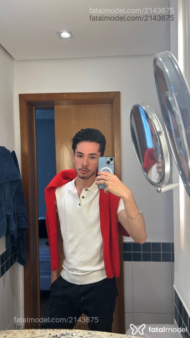 Acompanhante homem morena (o) de olhos pretos - Ariel