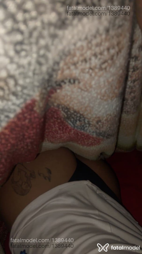 Acompanhante mulher trans morena (o) de olhos pretos - MoOrenna