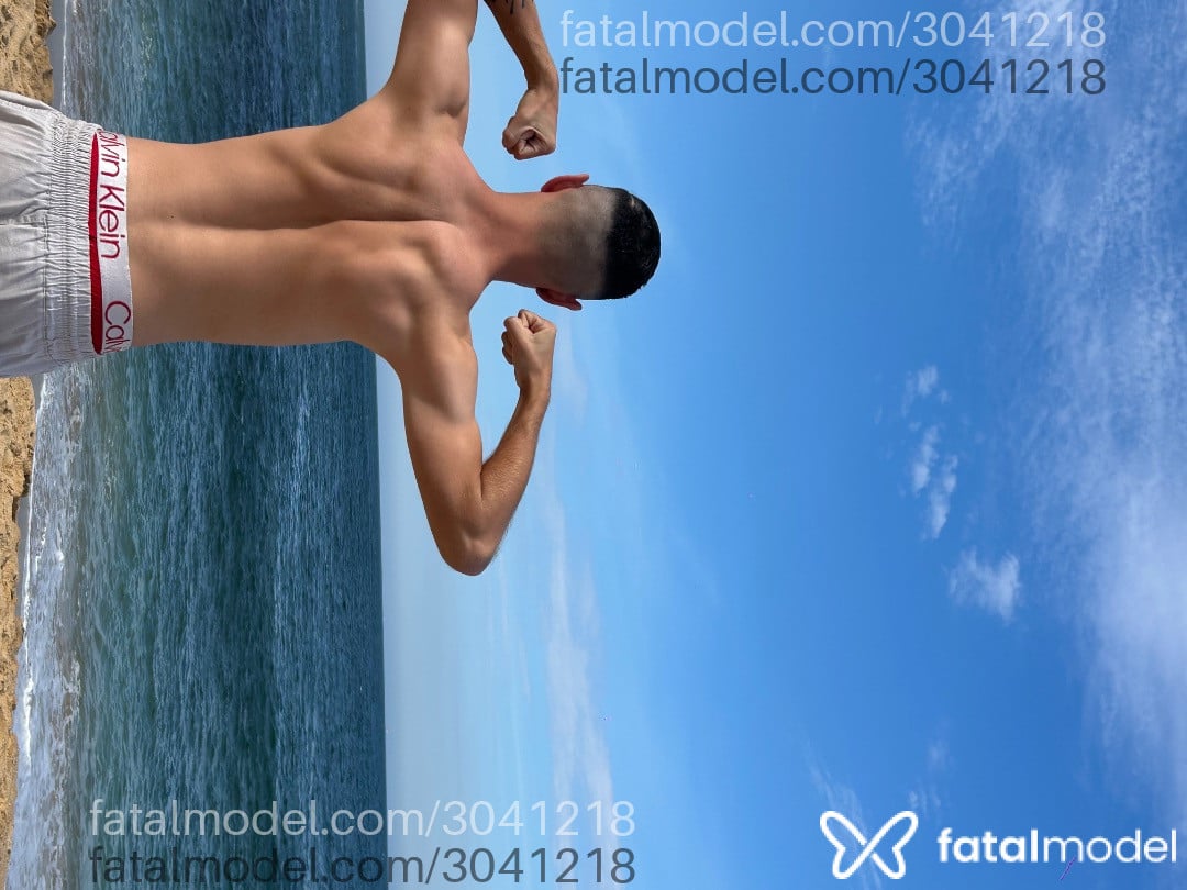Acompanhante homem com cabelo castanho de olhos castanhos - Eliton