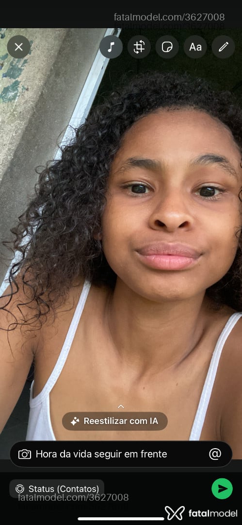Acompanhante mulher com cabelo castanho de olhos mel - Estrelinha