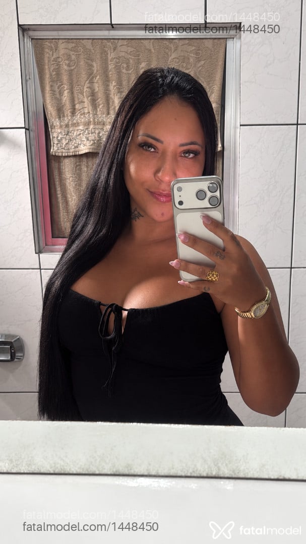 Acompanhante mulher morena (o) de olhos verdes - Melissa