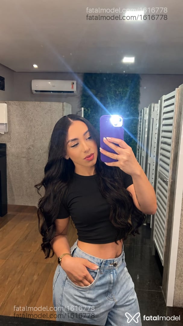 Acompanhante mulher com cabelo castanho de olhos castanhos - Carolina