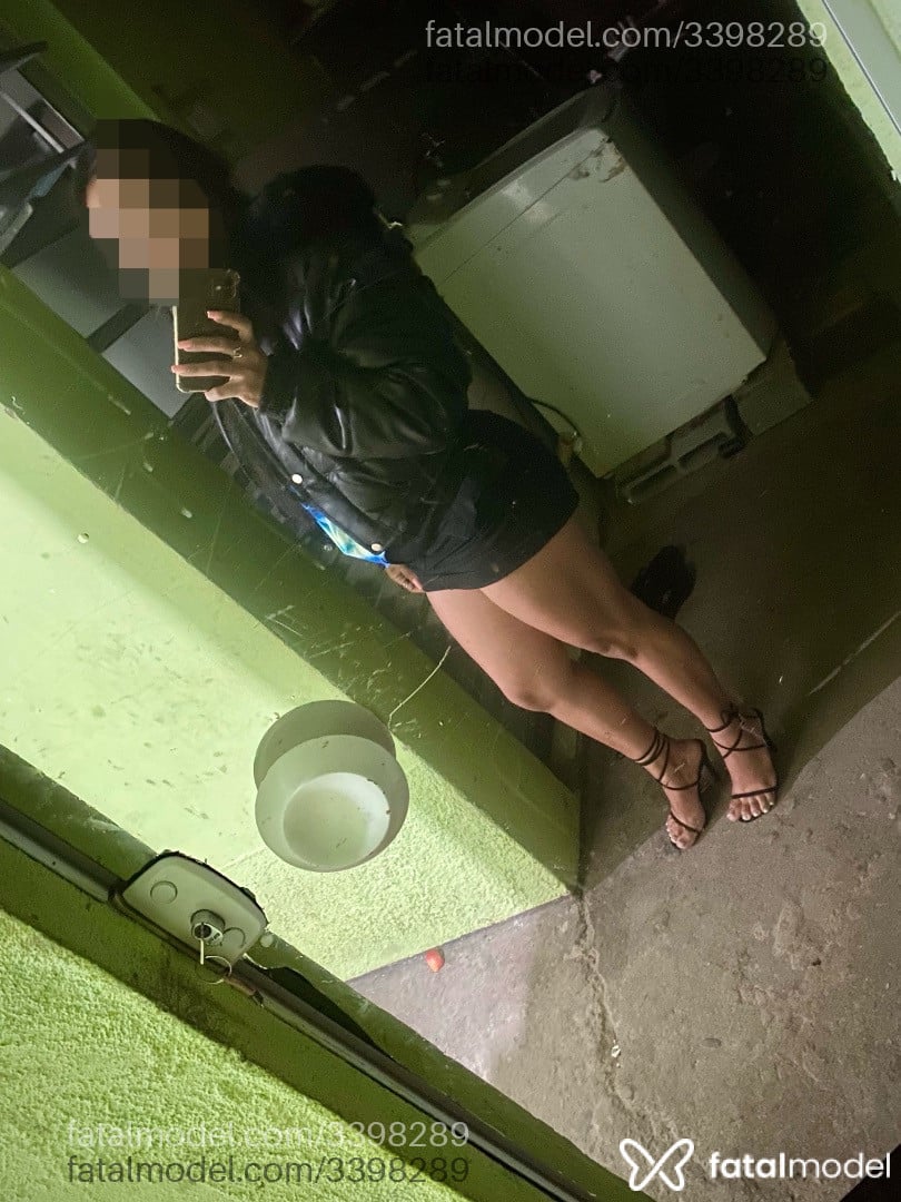 Acompanhante mulher morena (o) de olhos pretos - Micaela