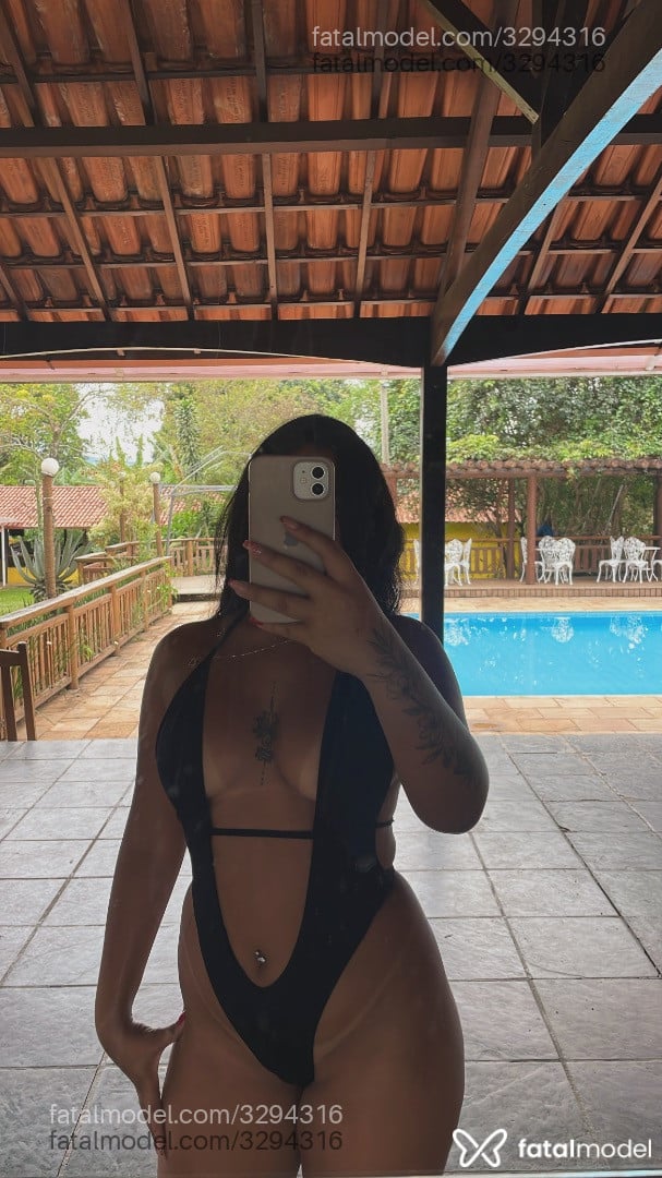 Acompanhante mulher morena (o) de olhos castanhos - Angel