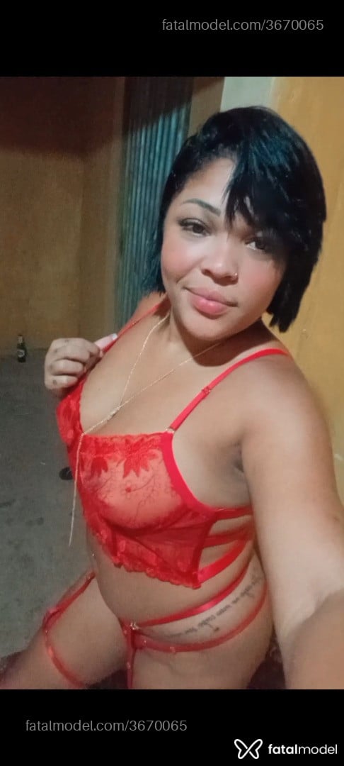 Acompanhante mulher morena (o) de olhos pretos - Aloba
