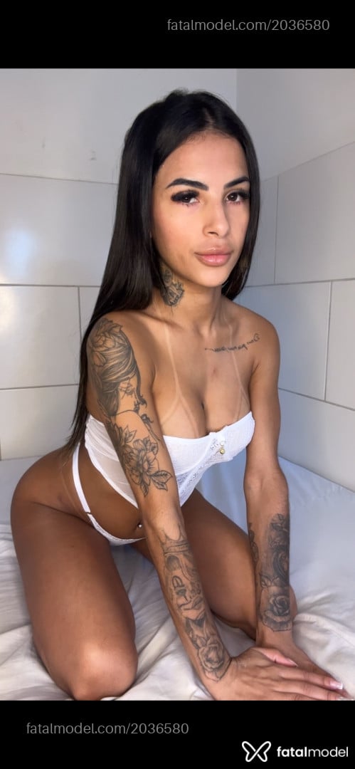 Acompanhante mulher morena (o) de olhos pretos - Emily Rosa