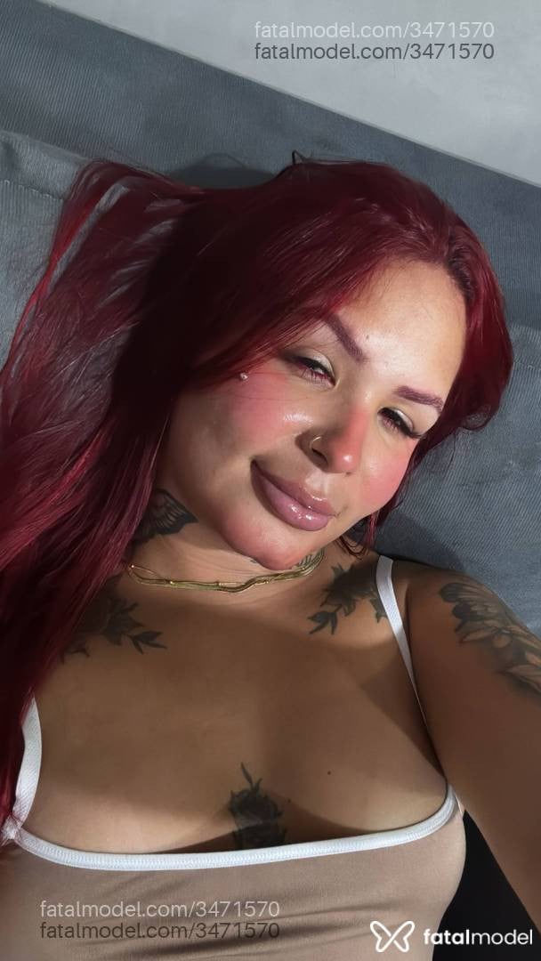 Acompanhante mulher trans ruiva (o) de olhos pretos - Tiffany