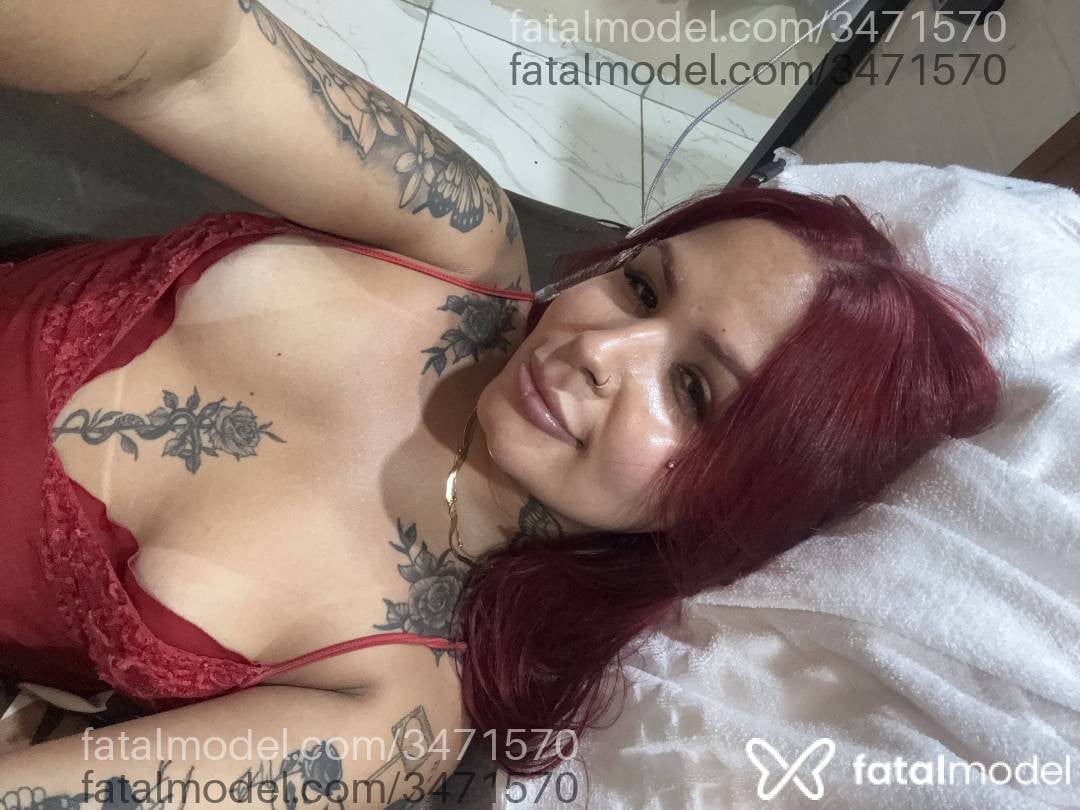 Acompanhante mulher trans ruiva (o) de olhos pretos - Tiffany