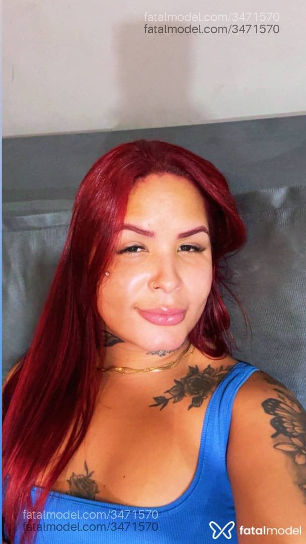 Acompanhante mulher trans ruiva (o) de olhos pretos - Tiffany
