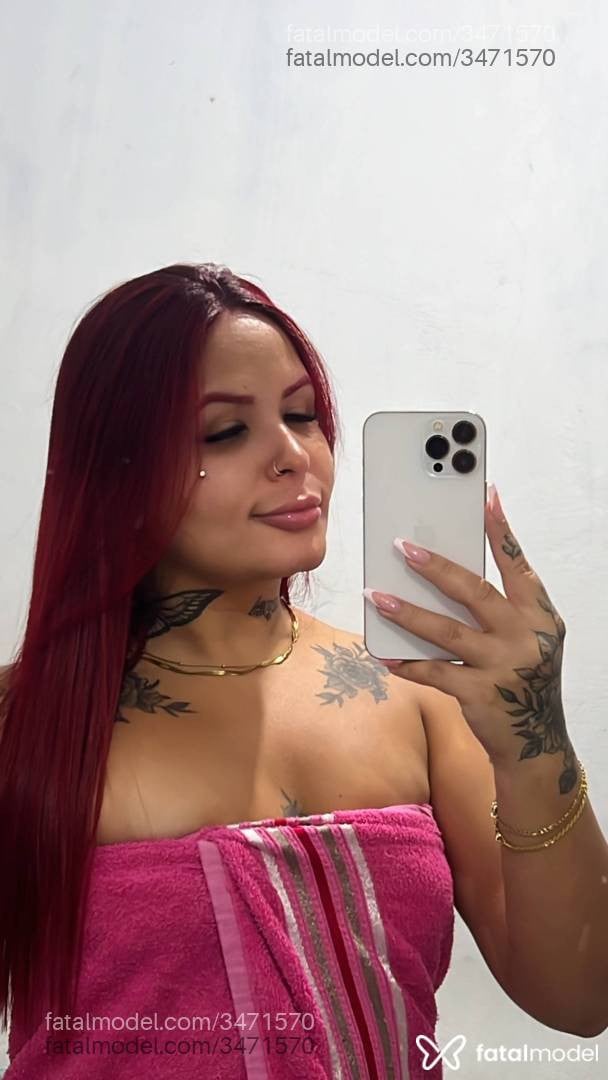 Acompanhante mulher trans ruiva (o) de olhos pretos - Tiffany