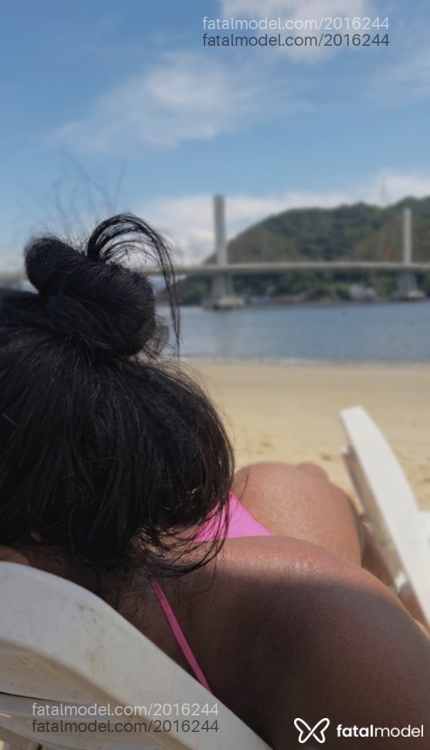 Acompanhante mulher trans morena (o) de olhos verdes - Débora Martins