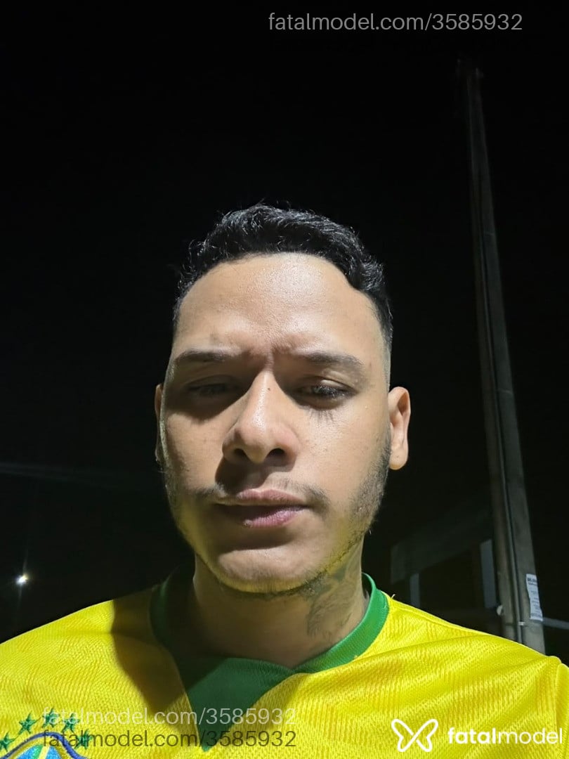 Acompanhante homem morena (o) de olhos pretos - Theo