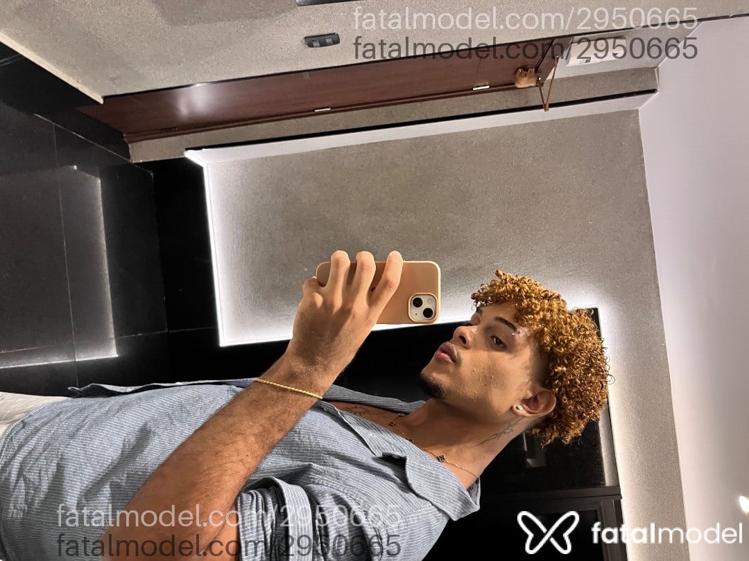 Acompanhante homem morena (o) de olhos pretos - Kauê Davila