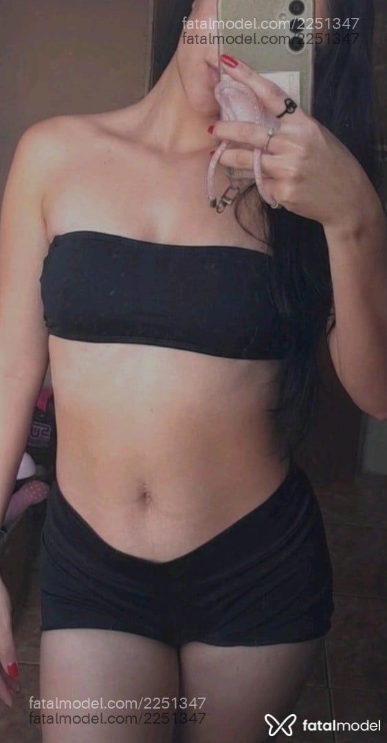 Acompanhante mulher morena (o) de olhos castanhos - Morena