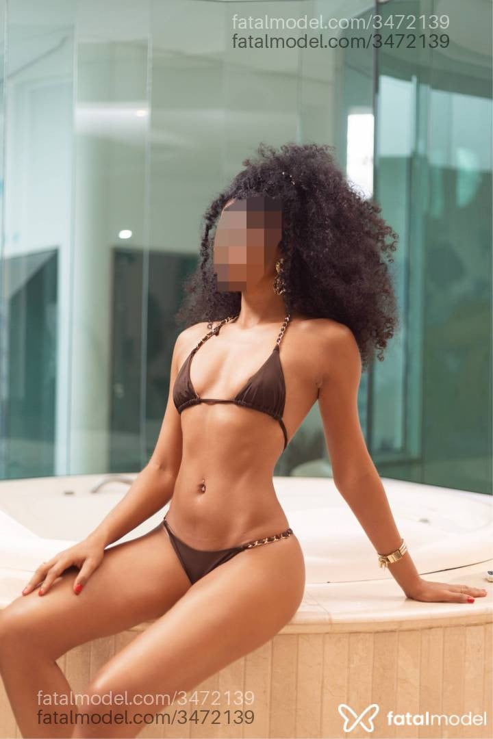 Acompanhante mulher morena (o) de olhos pretos - Tália