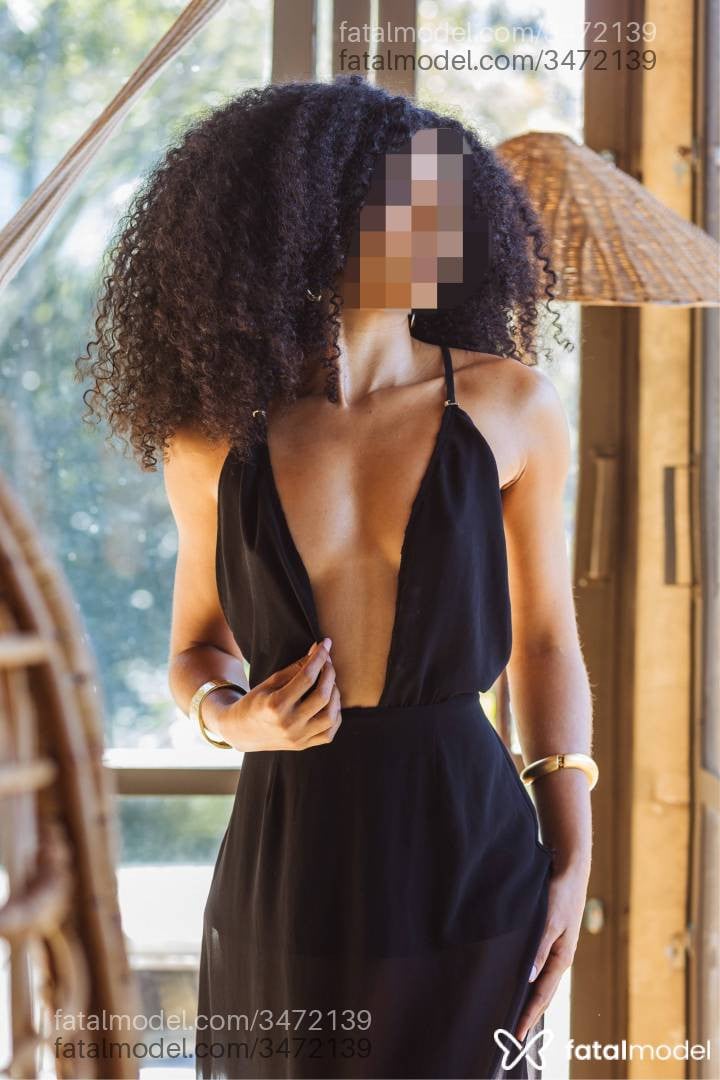 Acompanhante mulher morena (o) de olhos pretos - Tália