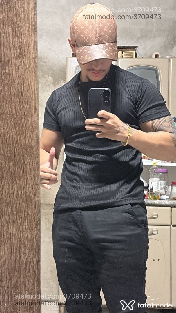 Acompanhante homem morena (o) de olhos castanhos - Julio