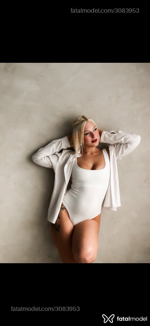 Acompanhante mulher loira (o) de olhos azuis - Bia Oliveira